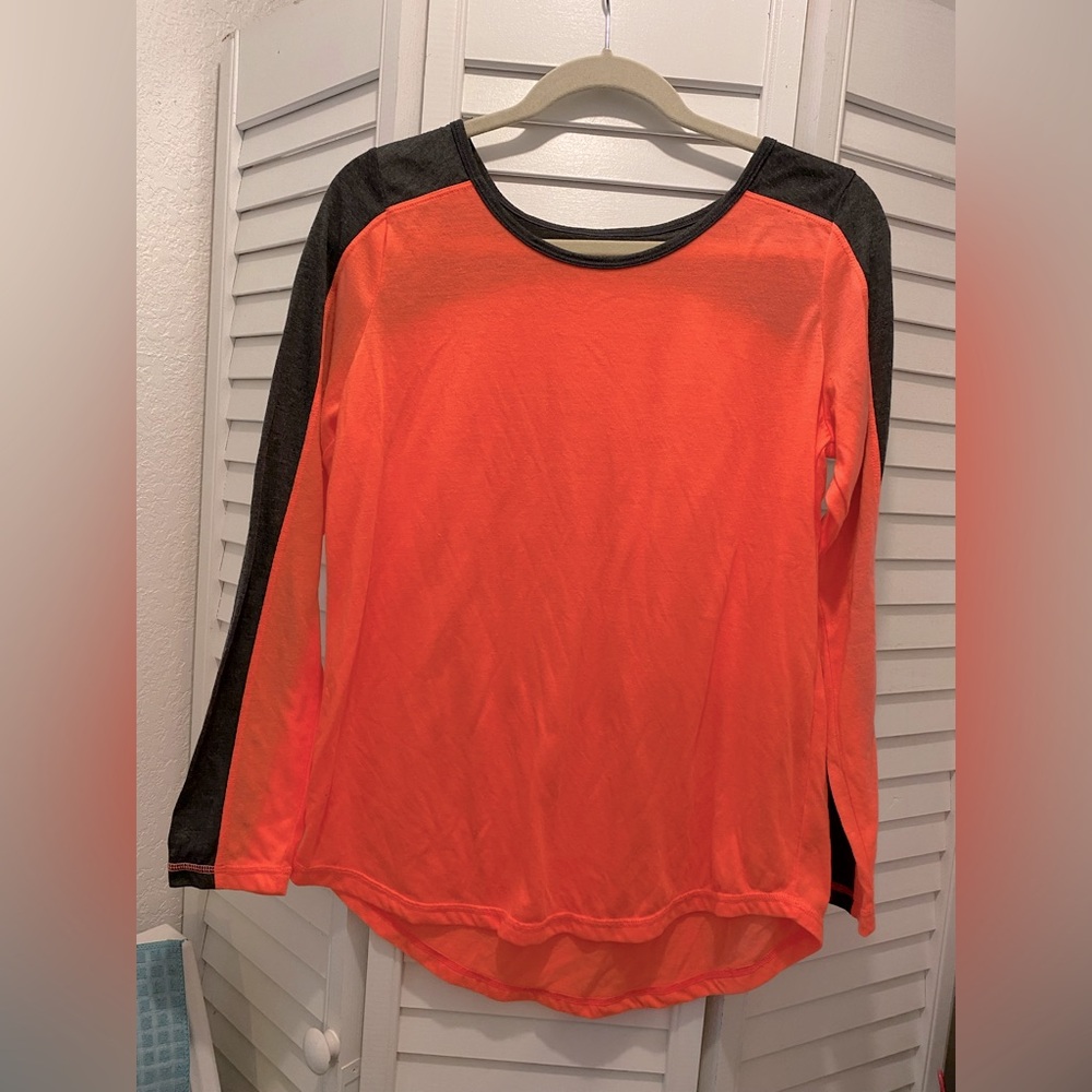 XERSION Women’s “Activewear Long Sleeve T-Shirt” Size Medium Neon Coral/Blk EUC